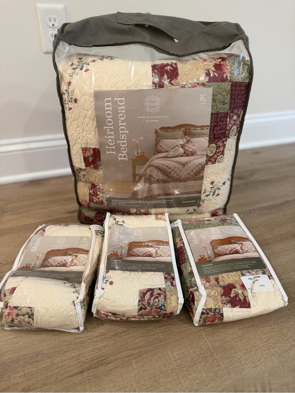JCPenney Home Expressions Cassandra King Heirloom Bedspread 120x118 + 3 Shams